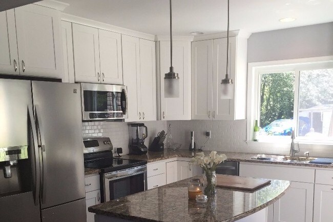 Kitchen - 998 Generals Hwy