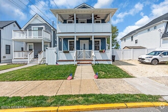 Building Photo - 406 18th Ave