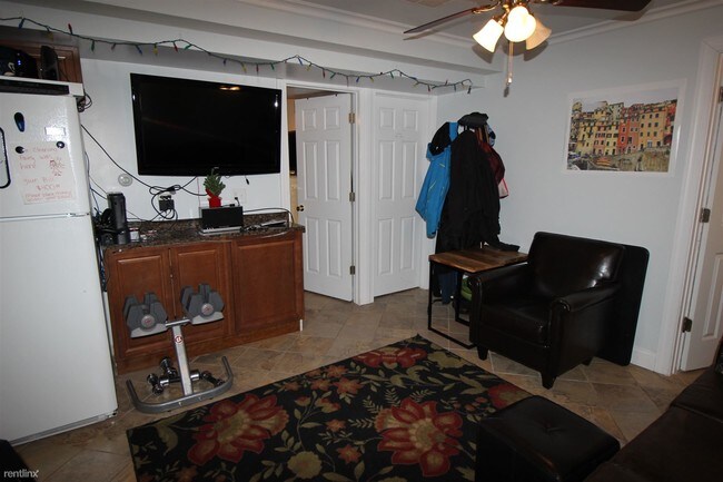 Building Photo - 2 br, 1 bath  - 416 E Huron St # 1 #1