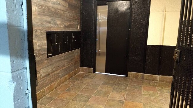 Building Photo - 14746 Delano St