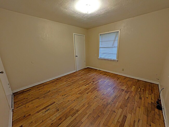 Building Photo - 2206 Ave G