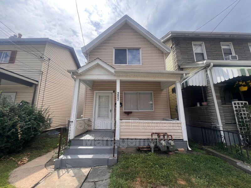 Foto principal - 207 Railroad Ave