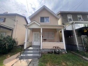 Building Photo - 207 Railroad Ave