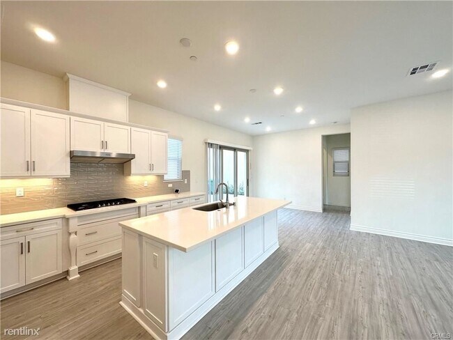 Building Photo - 4 br, 4 bath Condo - 166 Frame