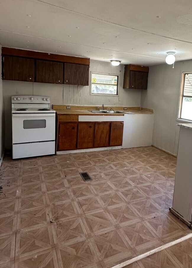Building Photo - Apply now! Rent this 3 Bedroom mobile home...