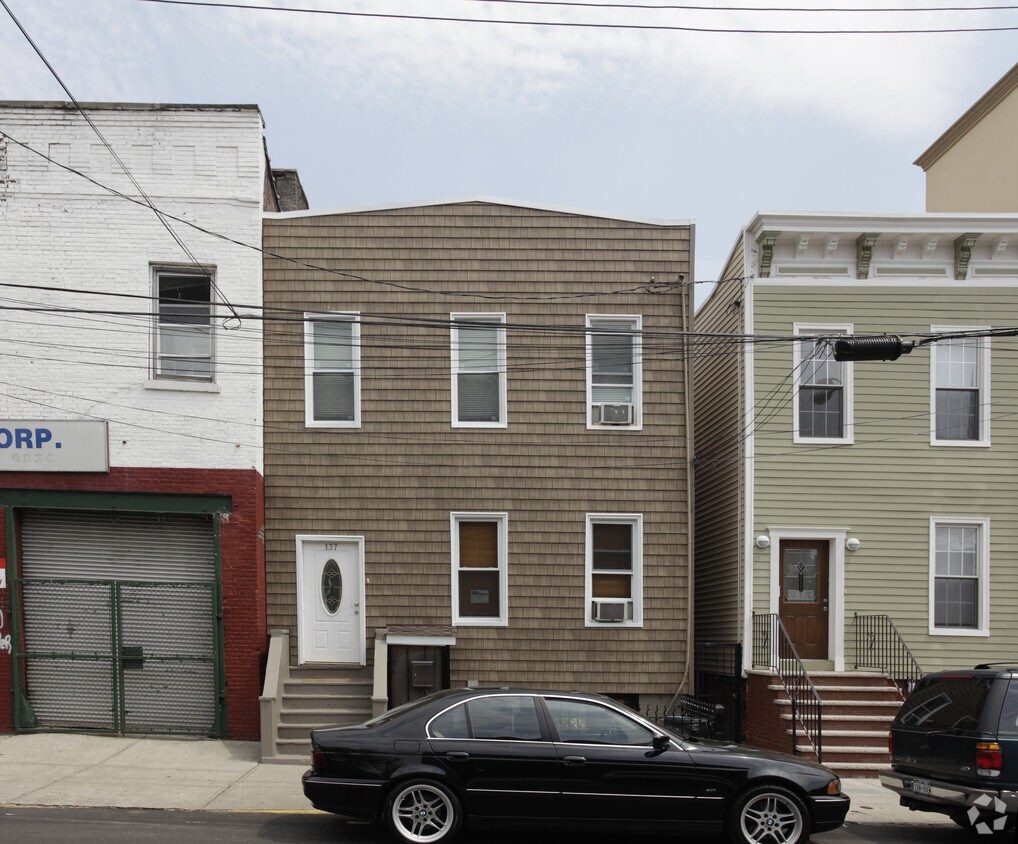Building Photo - 137 Dwight St