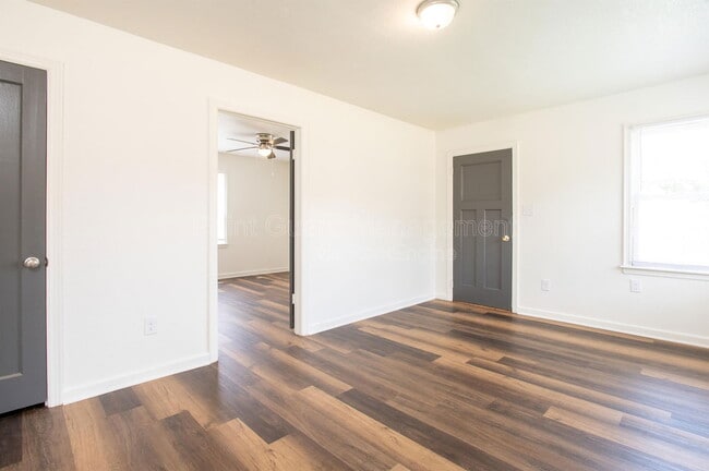 Building Photo - 1301 E Mount Vernon St