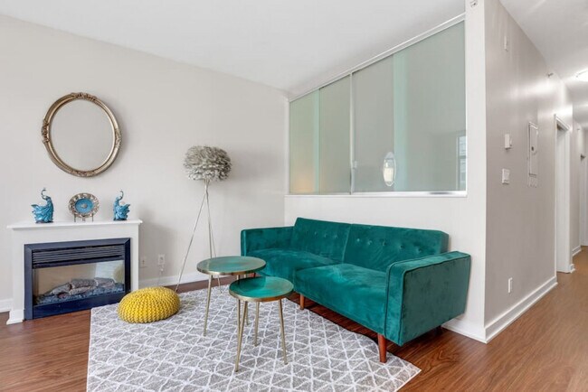 Photo du bâtiment - 444 W 6th Ave