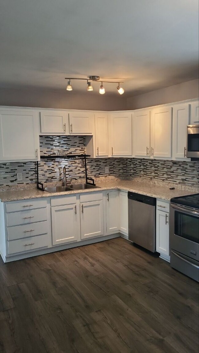 Building Photo - Updated Xenia Ranch Home!