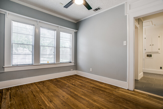 Building Photo - 5927 Belmont Ave