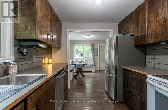 Photo du bâtiment - 85 Melrose Ave