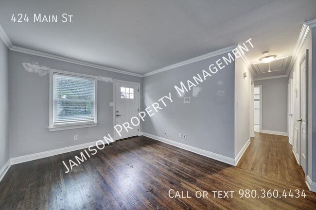 Photo - 424 Main St House