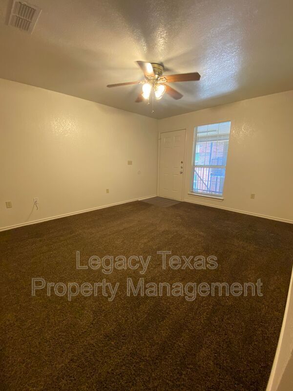 Foto del edificio - 1112 Williams Ave