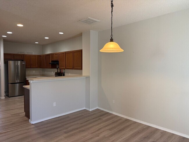 Foto del edificio - 11032 Fort Point Ln NE