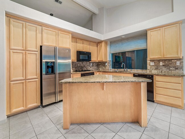 Foto del edificio - 5051 Taylor Way