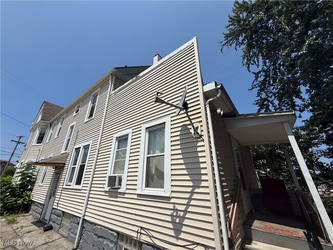 Foto del edificio - 1355 Addison Rd