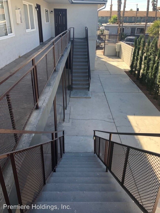 Building Photo - 3 br, 2 bath Apartment - 2201 Sunrise Avenue