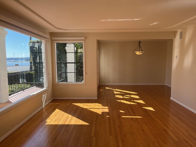 Foto del edificio - 3516 Crown Point Dr