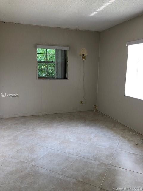 Building Photo - 4140 Woodside Dr