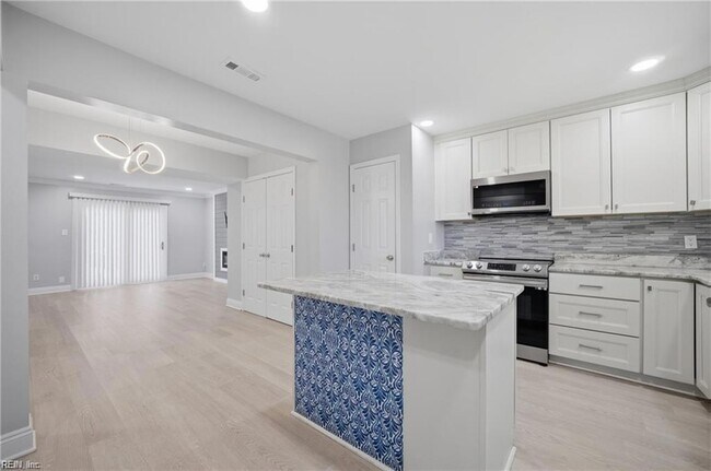 Foto del edificio - 712 White Hall Ln