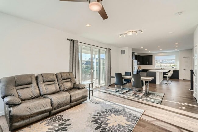 Building Photo - 11059 Shining Star Cir