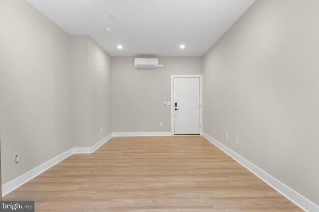 Foto del edificio - 6712 Ridge Ave