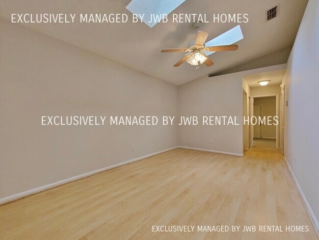 Foto del edificio - 9960 Somerset Grove Ln