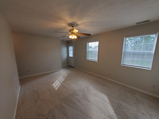 Living Room - 2466 County Road 411