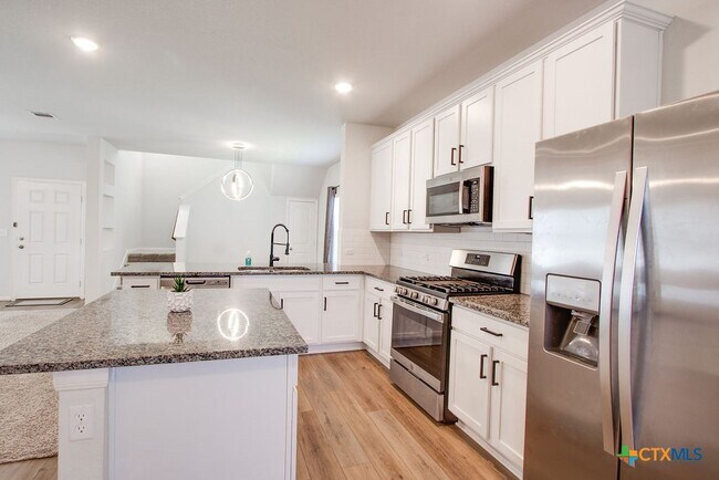 Building Photo - 324 Kenai Dr