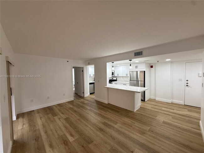 Foto del edificio - 5249 NW 7th St