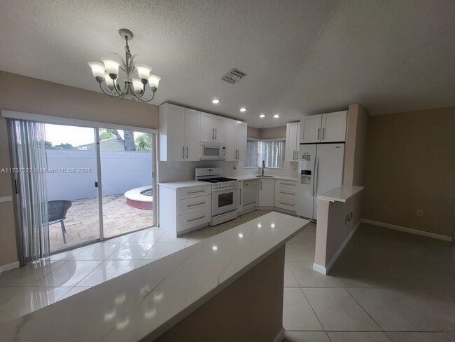 Foto del edificio - 13524 NW 5th Ct