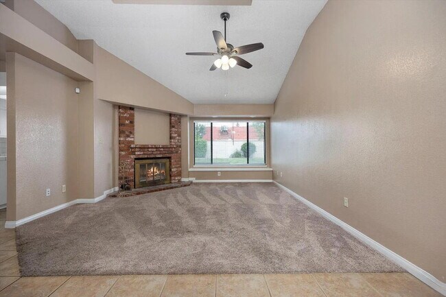 Foto del edificio - Beautiful 3 Bedroom, 2 Bathroom Home with Spacious Yard!