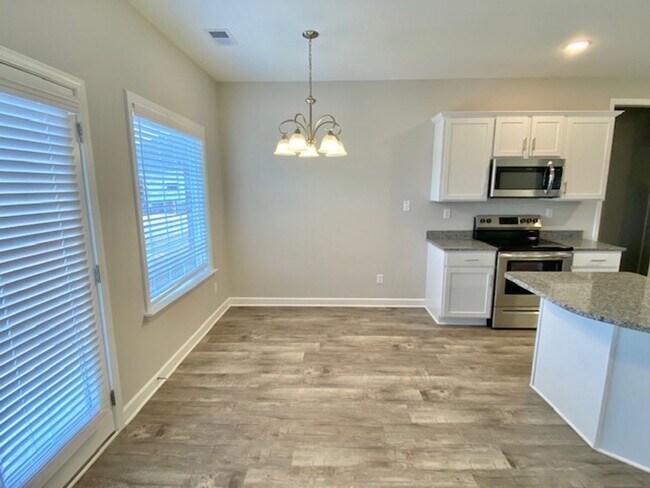 Building Photo - TealCove 5433