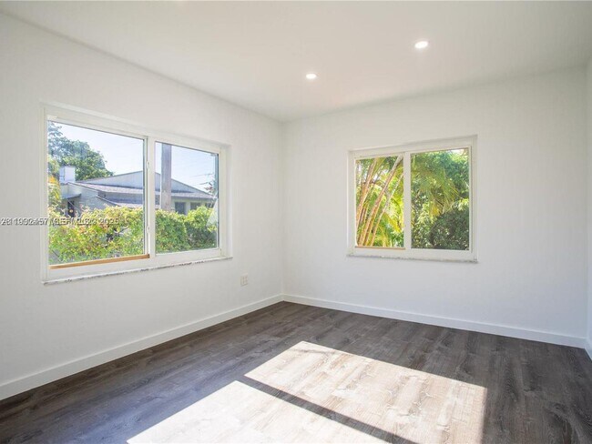 Foto del edificio - 2520 SW 22nd Terrace