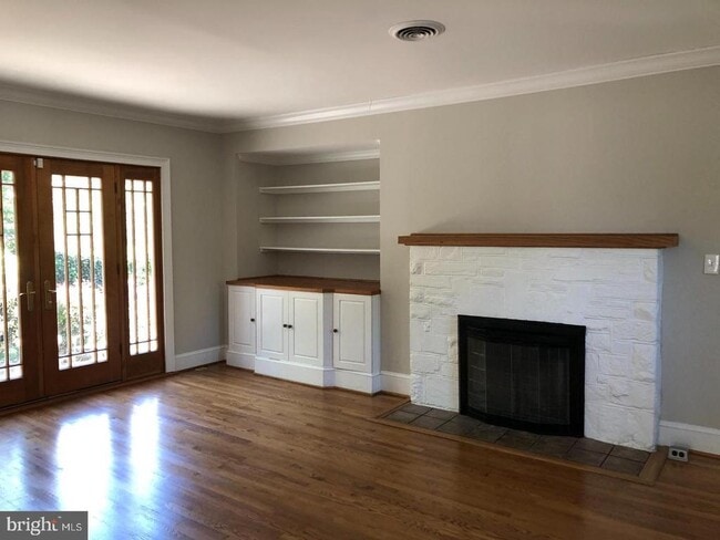 Building Photo - 8106 Maple Ridge Rd