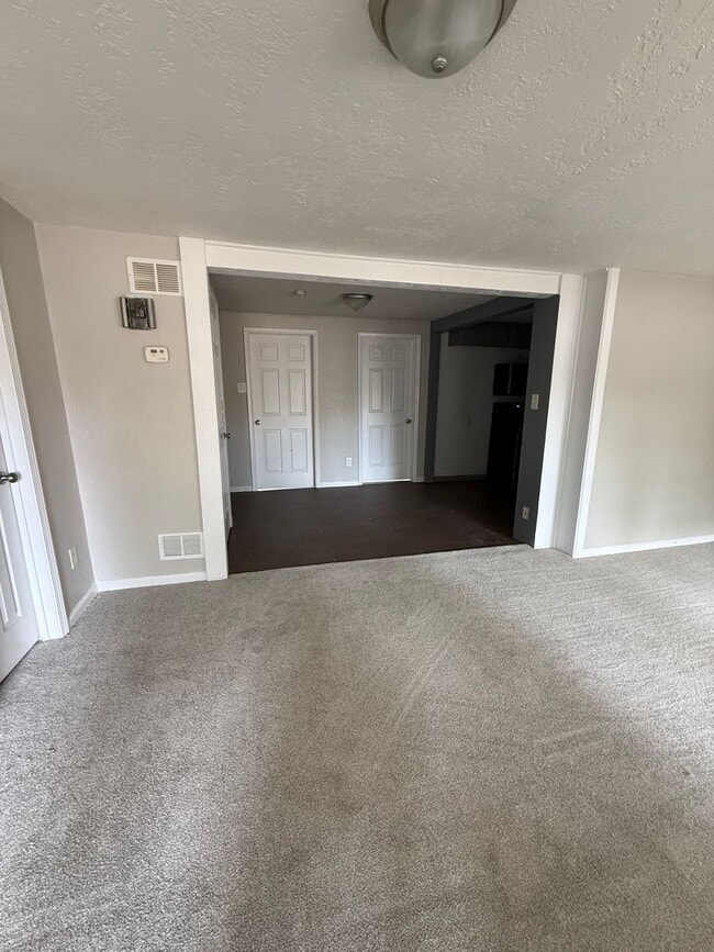 Building Photo - Affordable Country Living