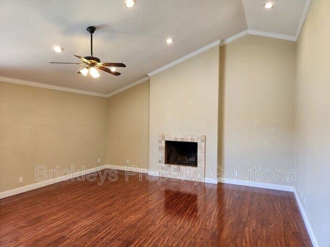 Building Photo - 2453 E Jacinto Ave