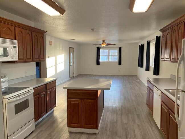 Foto del edificio - 107 N Rufus St