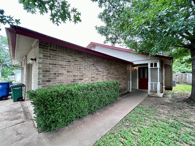 Building Photo - 2103 Courtney St