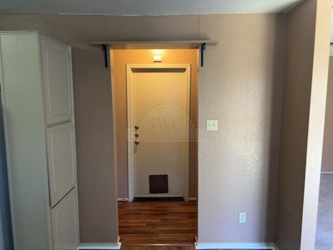 Foto del edificio - 2212 Silverhill Dr