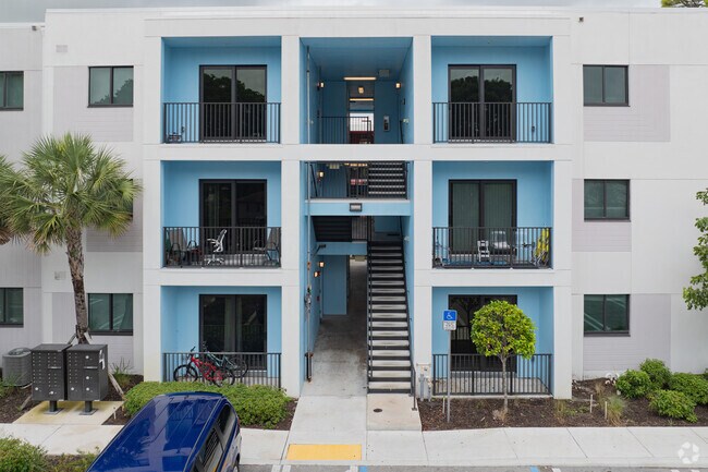 Entrada - Lakewood Village