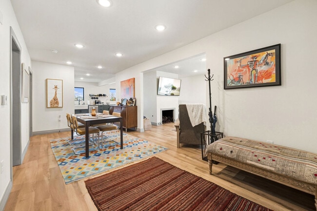 Foto del edificio - 302 S Shiloh St