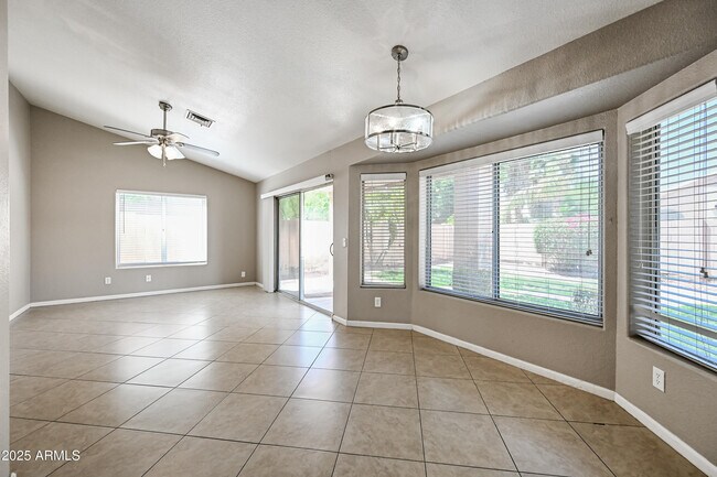 Foto del edificio - 3830 E Tanglewood Dr