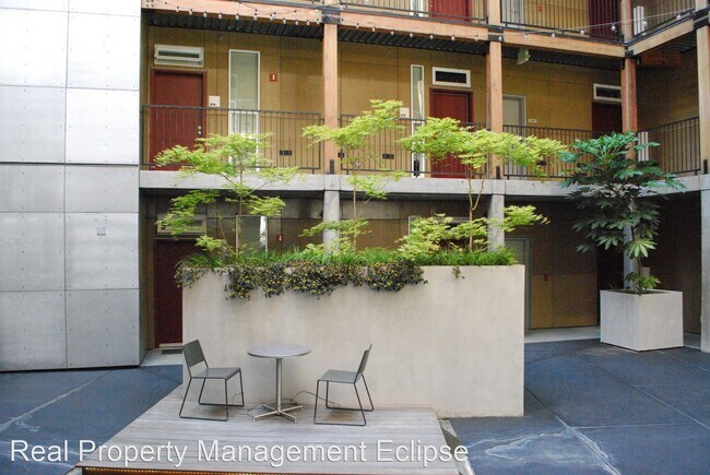 Building Photo - 1 br, 1 bath House - 66 Bell St. Unit 16