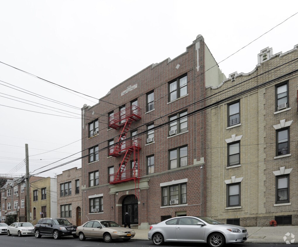 Building Photo - 2311 33rd St