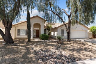 Building Photo - 4423 E Vista Val Verde Dr