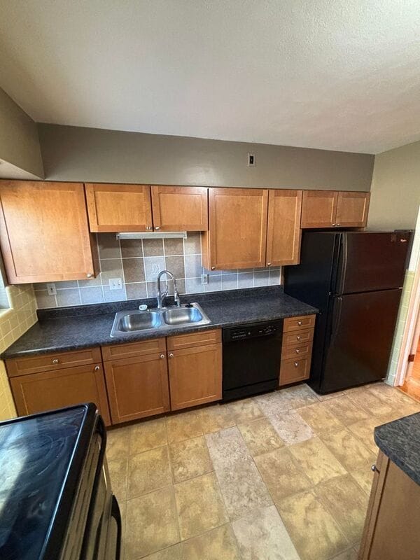Building Photo - 7843 Balson Ave