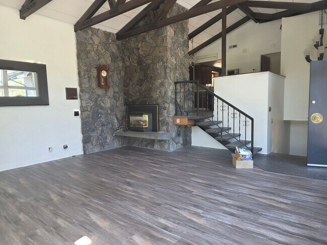 Building Photo - 686 Virginia Dr