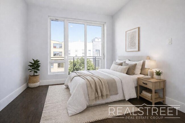 Foto del edificio - Luxury 2 BR in Bushwick with Balcony & Roof Deck!