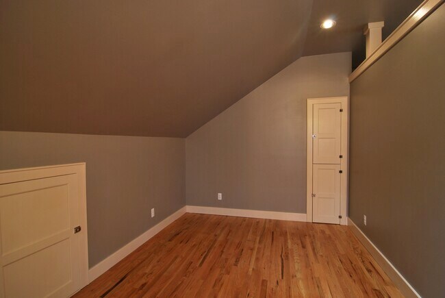 Bed view 1 - 906 E 2nd St